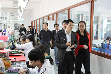 福建省委統(tǒng)戰(zhàn)部副部長(zhǎng)、省工商聯(lián)黨組書(shū)記王玲視察虹潤(rùn)公司
